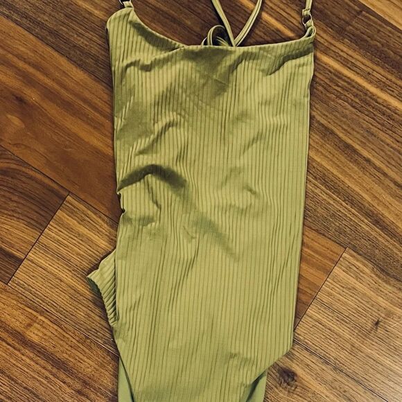 Vitamin A Yara wrap swimsuit size large NWOT - Picture 3 of 11